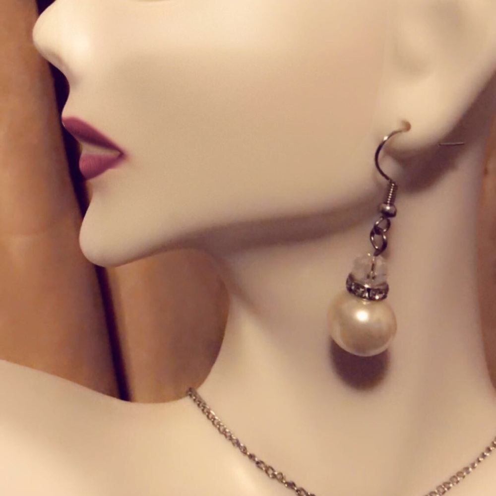 ‼️SOLD‼️White Ball Dangling Earrings